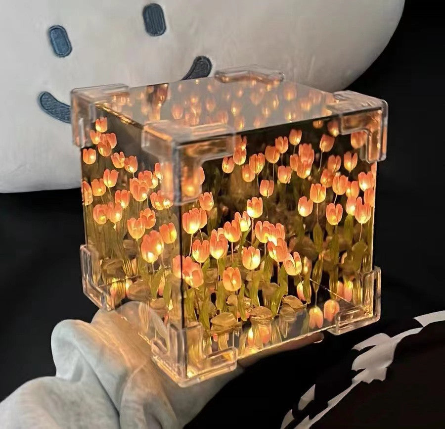 ENDLESS BLOOM LAMP